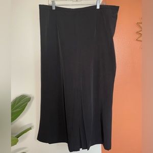 Vintage black sheath skirt. Fits a size 2x.